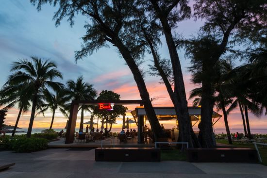 Katathani Phuket Beach Resort:  Beach Club Bar