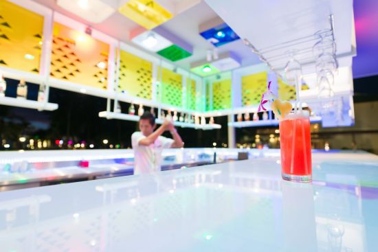 Katathani Phuket Beach Resort:  Pineapple Bar