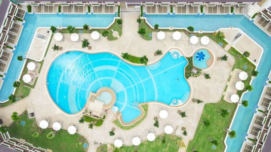 Katathani Phuket Beach Resort:  Bhuri Pool with Pool Access Rooms