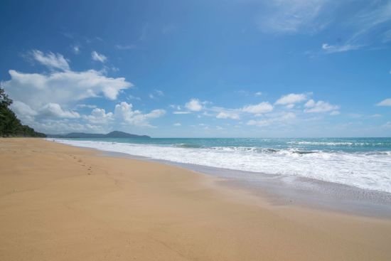 SALA Phuket Mai Khao Beach Resort: beach: 