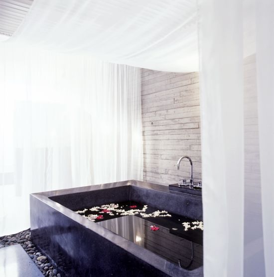 SALA Phuket Mai Khao Beach Resort:  spa