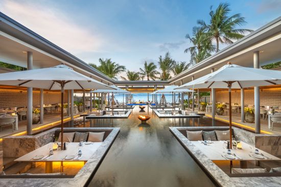 Twinpalms Surin Beach Phuket:  Palm Seaside Restaurant Lounge & Bar