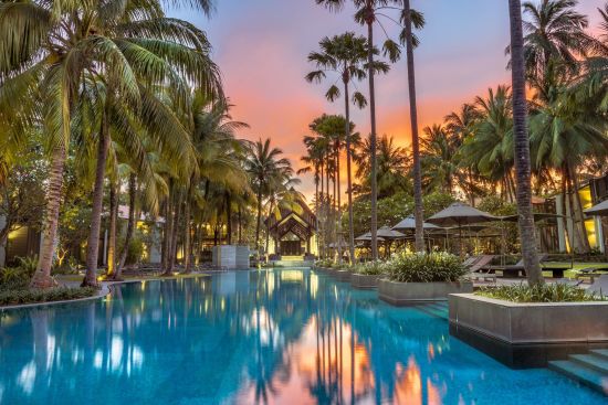 Twinpalms Surin Beach Phuket:  Pool in the evening