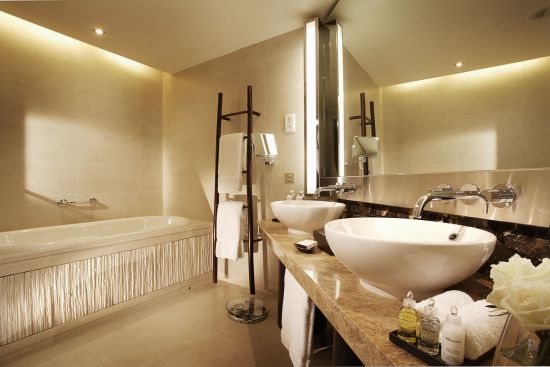 InterContinental Hanoi Westlake:  Classic City View | Classic Overwater City View | Classic Lake View | Bathroom