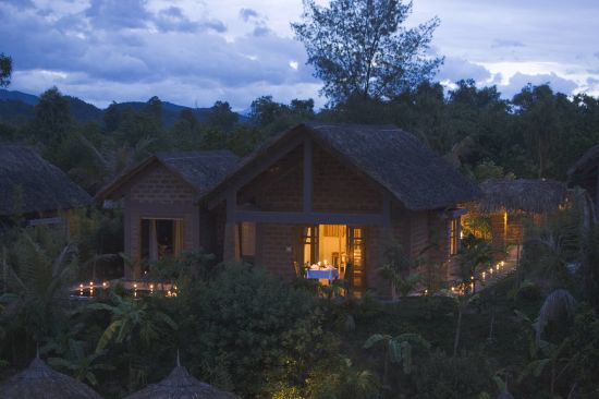 Pilgrimage Village à Hué:  Honeymoon Pool Hut 