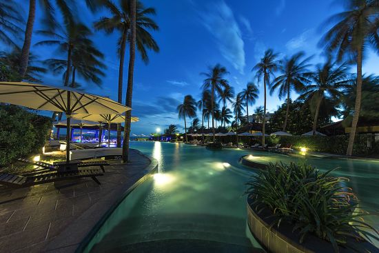 Anantara Mui Ne Resort in Phan Thiet:  Pool at night