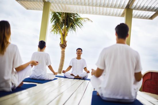 La Veranda Resort à Phu Quoc:  Yoga by the Beach