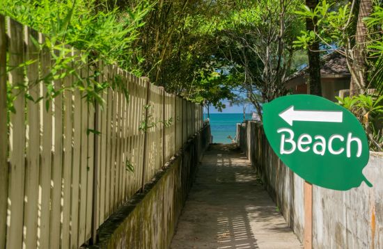The Leaf Oceanside by Katathani in Khao Lak:  Beach entrance