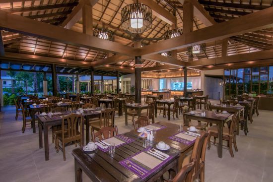 The Leaf Oceanside by Katathani in Khao Lak:  Restaurant