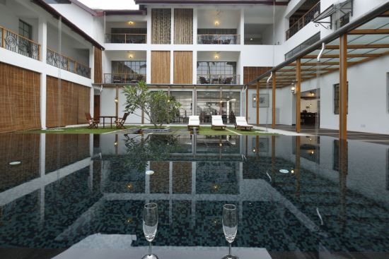 Eighth Bastion in Kochi: pool: 