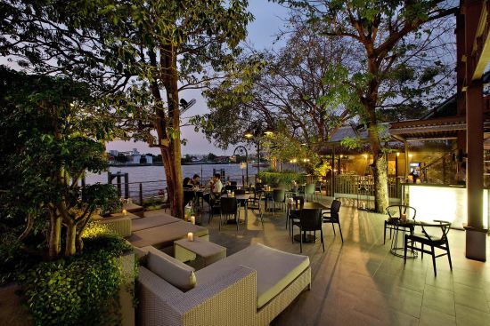 Riva Surya à Bangkok:  Garden Restaurant