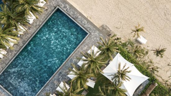 TIA Wellness Resort à Danang:  Pool & Beach Living