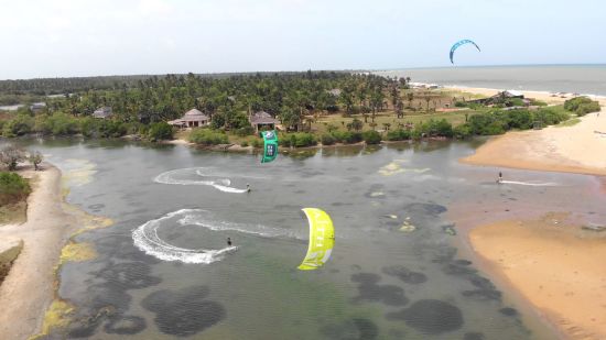 Elements Beach & Nature Resort in Kalpitiya:  Kite Surfing