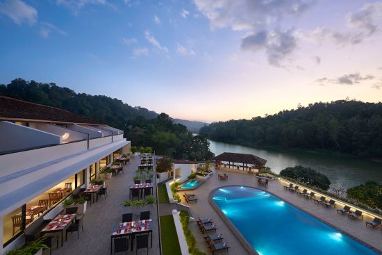 Cinnamon Citadel in Kandy:  Terrace Dinning