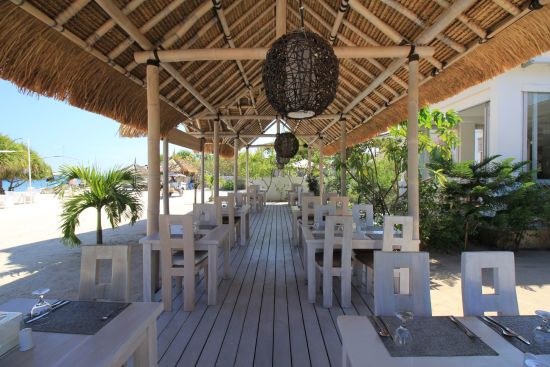 Mahamaya in Gili: Restaurant deck
