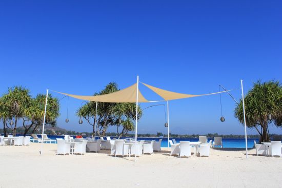 Mahamaya in Gili: Beach sails