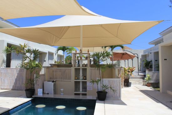 Mahamaya in Gili: Swim-up Bar