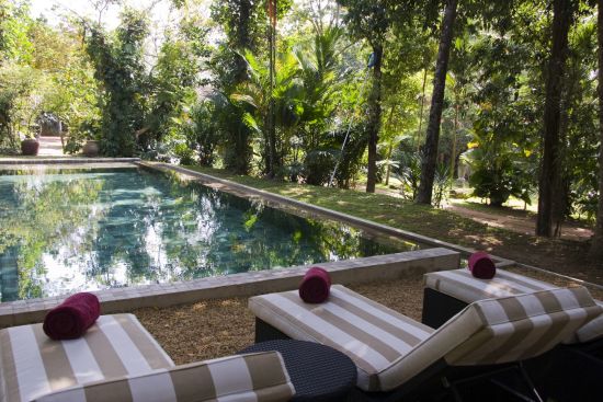 Wallawwa in Colombo: pool: