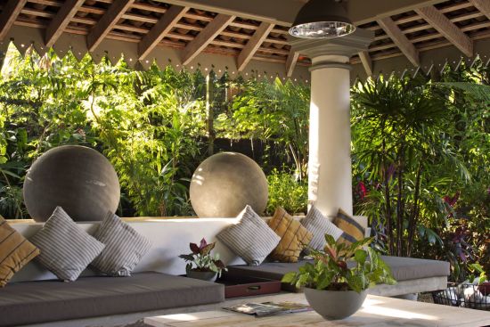 Wallawwa in Colombo: Relax in the Gardens