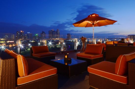 The Bayleaf Intramuros à Manille:  Sky Deck View Bar