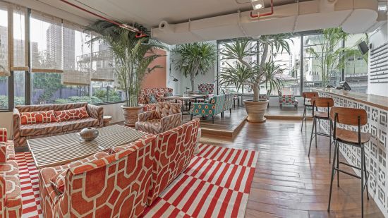 Siam@Siam Design Hotel Pattaya:  Restaurant On The Road