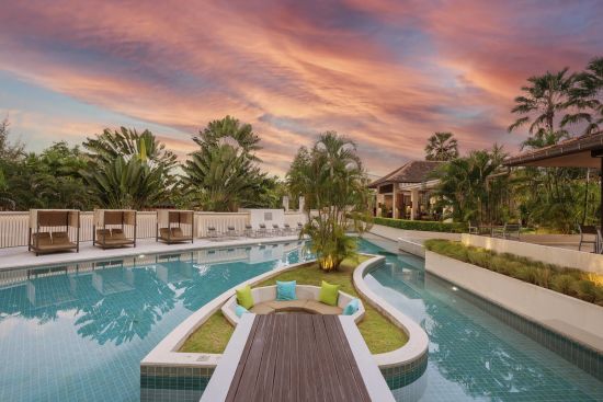 Dewa Phuket Resort & Villas:  Swimming Pool at sunset