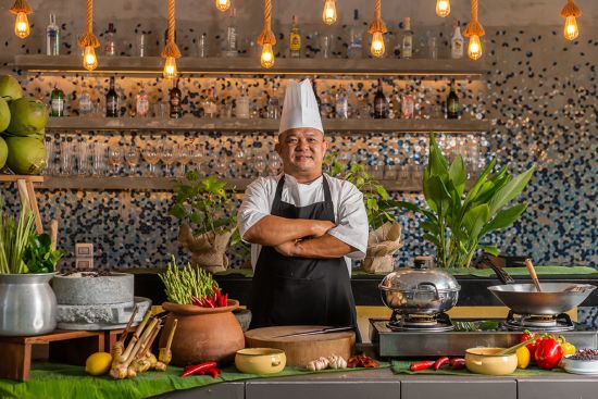 Dewa Phuket Resort & Villas:  Chef Danai