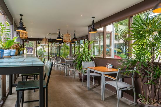 Dewa Phuket Resort & Villas:  Restaurant Bread and Butter