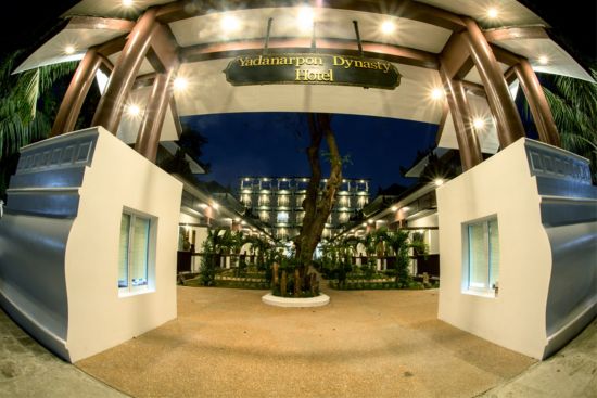 Yadanarpon Dynasty à Mandalay: Entrance