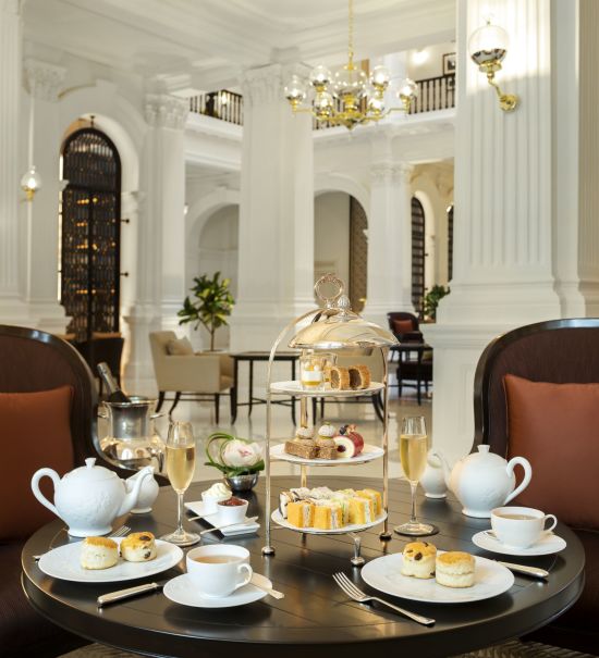 Raffles Singapore à Singapour:  Afternoon Tea at Grand Lobby