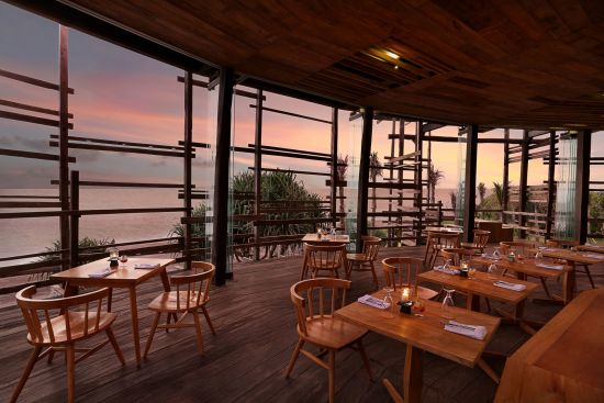 WakaGangga in Südbali:  beach: f&b: Waka Bar & Restaurant sunset