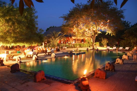 The Hotel @ Tharabar Gate à Bagan:  Dinner at Pool Side