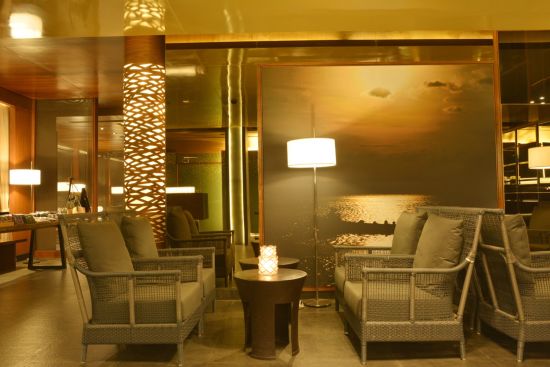 Emerald Palace in Naypyitaw:  Lobby