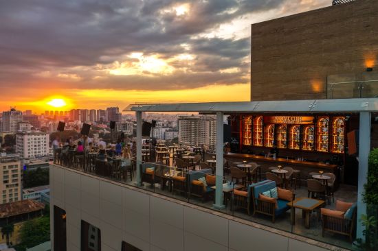 Hôtel des Arts Saigon:  Social Club Rooftop Bar
