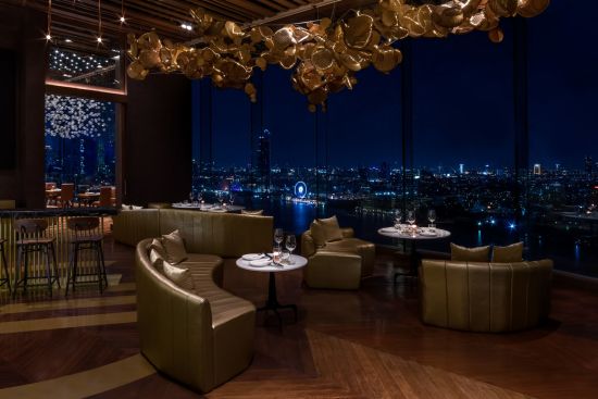 AVANI+ Riverside Bangkok Hotel:  Seen Restaurant & Bar