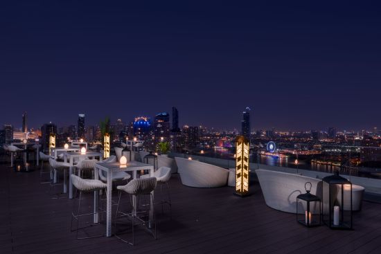 AVANI+ Riverside Bangkok Hotel:  Seen Restaurant & Bar