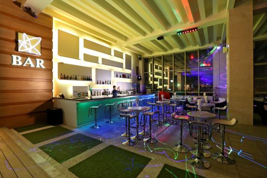 Jasmine Palace in Yangon:  Pool Bar