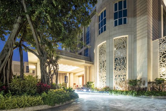 Taj Santacruz in Mumbai:  Exterior