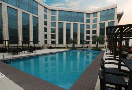 Pride Plaza Hotel Aerocity à Delhi:  Swiming Pool