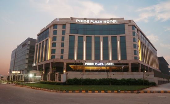 Pride Plaza Hotel Aerocity à Delhi:  Exterior