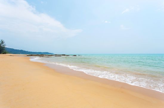 La Vela Khao Lak:  Beach