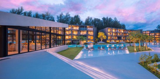 La Vela Khao Lak:  Hotel from outside