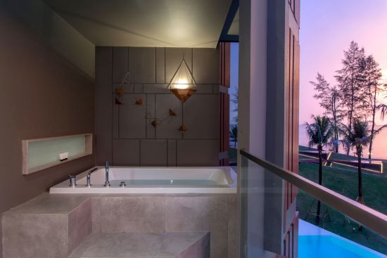 La Vela Khao Lak:  Deluxe Oceanside | Balcony