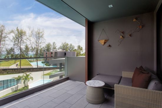 La Vela Khao Lak:  Deluxe Poolside | balcony