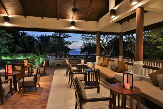 Dusit Thani Krabi Beach Resort:  Martinis Bar