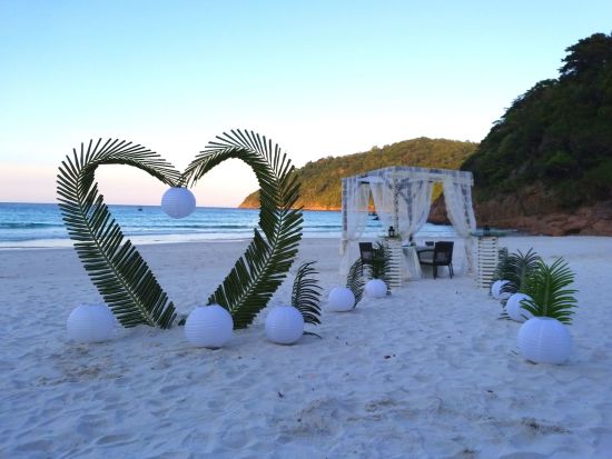The Taaras Beach & Spa Resort in Redang:  Romantic Beach Dinner