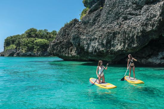 Shangri-La's Boracay Resort & Spa:  Paddel board