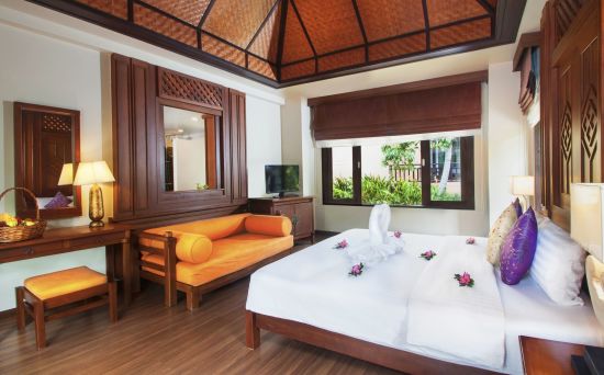 Fair House Beach Resort & Hotel in Ko Samui:  Deluxe Bungalow | Bedroom