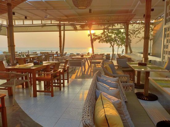 Fair House Beach Resort & Hotel in Ko Samui:  Yellow Beach Bar & Restaurant