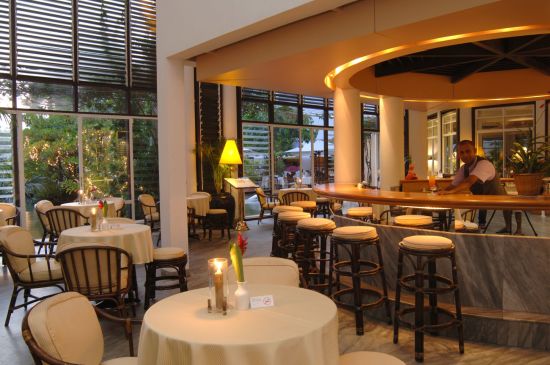 Lanka Princess Ayurveda Hotel in Beruwela:  Lobby Bar